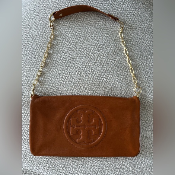 Tory Burch Handbags - Tory Burch Bombe Reva Clutch